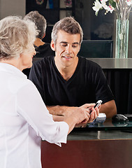 Image showing Hairdresser And Client Discussing Over Mobilephone