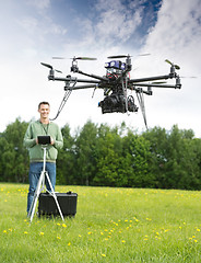 Image showing Man Flying UAV Helicopter in Park