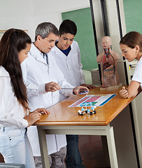 Image showing Teacher Teaching Experiment To Students In Lab