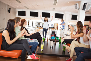 Image showing Friends Applauding For People Bowling