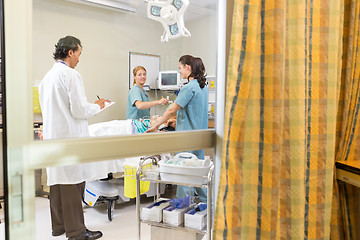 Image showing Doctor And Nurses Treating Patient