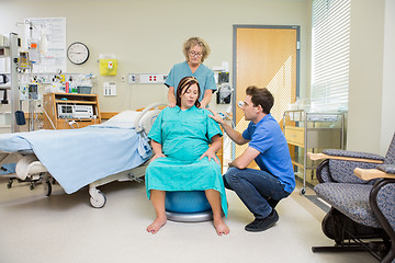 Image showing Birthing Mother Having Contraction