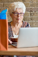 Image showing Customer Using Laptop In Cafe