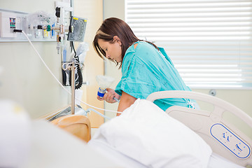 Image showing Birthing Mother Undergoing Contraction