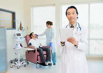 Image showing Doctor With Digital Tablet In Chemo Room