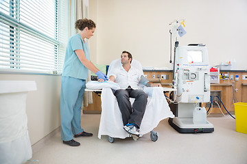 Image showing Nurse and Patient on Renal Ward