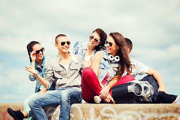 Image showing group of teenagers hanging out
