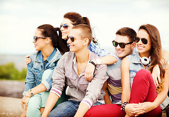 Image showing group of teenagers hanging out