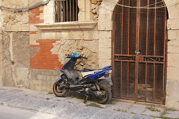 Image showing Old blue scooter