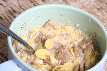 Image showing Crunchy breakfast cereals.