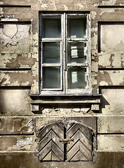 Image showing Grunge window - urban decay