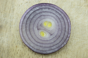 Image showing Red sliced onion