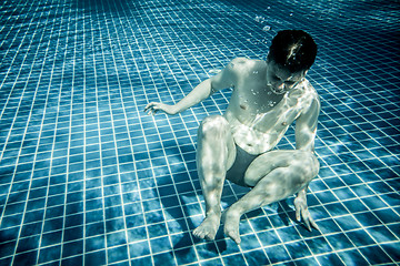 Image showing Man under water in a swimming pool