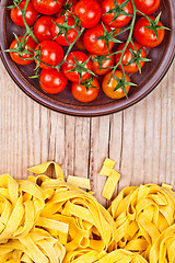 Image showing uncooked pasta and fresh tomatoes 