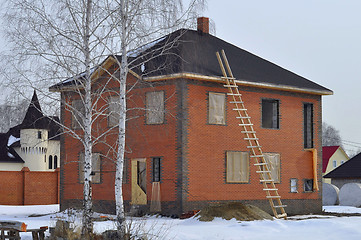 Image showing Crack on a brick wall of a two-storeyed unfinished cottage.