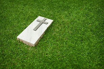 Image showing Marble tombstone with the Christian cross on a green lawn