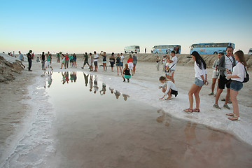 Image showing Group of tourists at salt lake 