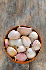 Image showing cloves and bulbs of garlic