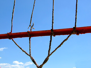 Image showing ruptured knot at the old rope in the sky