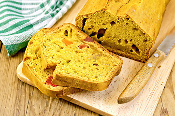 Image showing Fruitcake pumpkin with candied fruit and knife