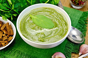 Image showing Puree green with spinach and croutons on board
