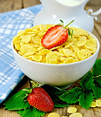 Image showing Cornflakes in bowl with strawberries on board