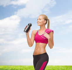 Image showing sporty woman drinking water from sportsman bottle