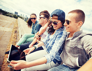 Image showing group of teenagers looking at tablet pc