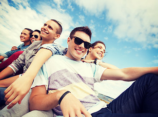 Image showing group of teenagers hanging out