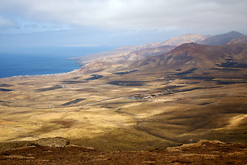 Image showing lanzarote view  house field coastline