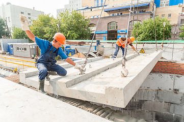 Image showing Builders working on residental house construction