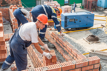 Image showing Team of bricklayers on house construction