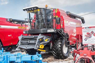 Image showing Grain-harvesting self-propelled harvester