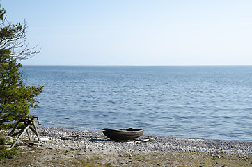 Image showing Old rowing boat at a winch