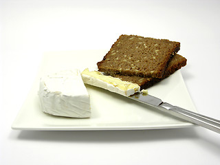 Image showing Wholemeal bread with camembert cheese on a plate with knife