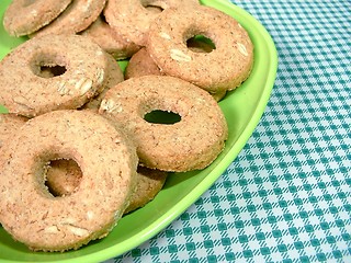 Image showing Oatmeal cookies on green plate