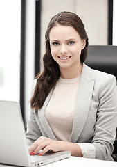 Image showing businesswoman with laptop