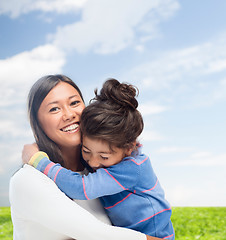 Image showing hugging mother and daughter