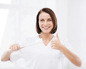 Image showing dentist with toothbrush in hospital