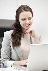 Image showing businesswoman with laptop