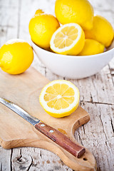 Image showing fresh lemons in a bowl and knife 