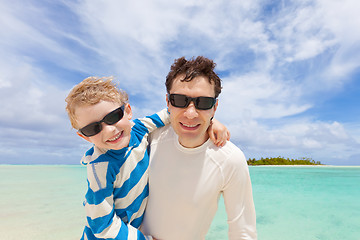 Image showing family at the beach