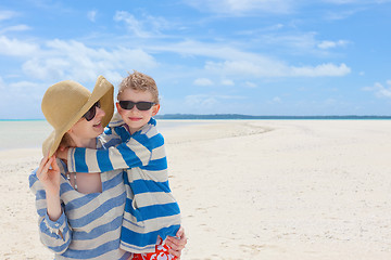 Image showing family at the beach