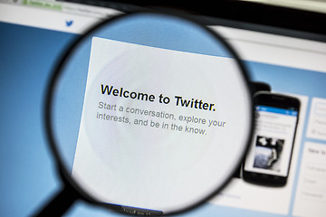 Image showing Twitter website under a magnifying glass