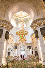 Image showing Abu Dhabi Sheikh Zayed Grand Mosque, beautiful interior