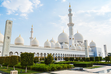 Image showing Sheikh Zayed Grand Mosque in Abu Dhabi, the capital city of Unit