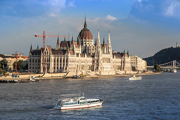 Image showing Chain Bridge and Hungarian Parliament, Budapest, Hungary