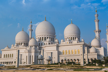 Image showing Sheikh Zayed Mosque in Middle East United Arab Emirates with ref