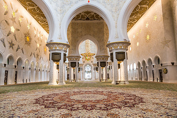 Image showing Abu Dhabi Sheikh Zayed Grand Mosque, beautiful interior