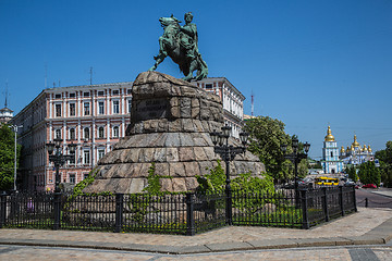 Image showing Hetman Bogdan Khmelnitsky statue in Kiev, Ukraine